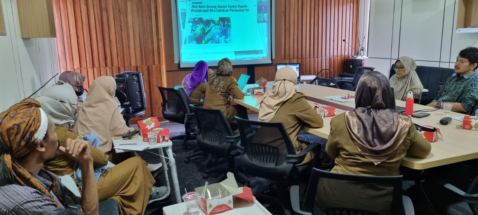 Bappeda Kota Serang Rapat pembahasan Laporan Antara Kajian Penentuan Identitas City Branding Kota Serang