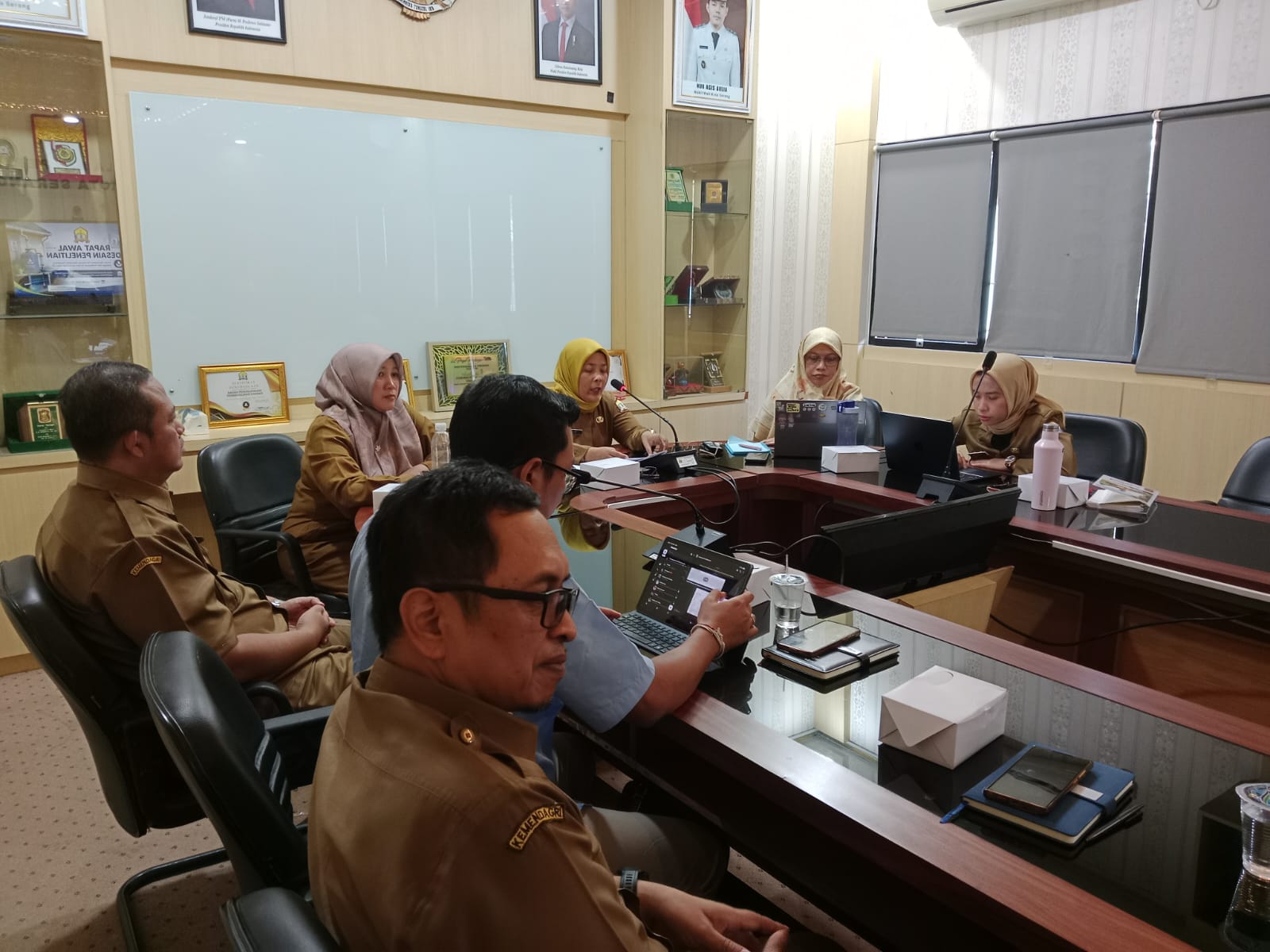 RAPAT PENDAHULUAN DESAIN PENELITIAN PURWARUPA RAINWATER HARVESTING UNTUK KONSERVASI SUMBER DAYA AIR BAPPERIDA KOTA SERANG GELAR